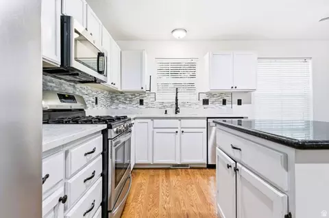 Kitchen - 3982 E Parkers Pl, Eagle Mountain, UT 84005 photo 3 of 3