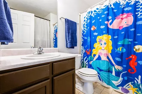 Bath - 3982 E Parkers Pl, Eagle Mountain, UT 84005 photo 2 of 3