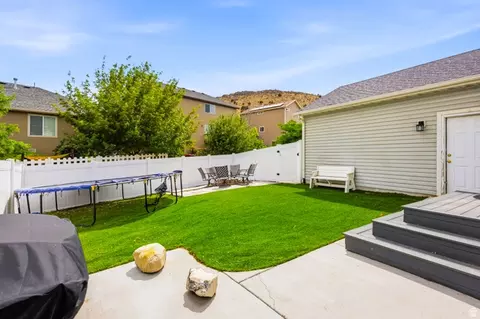 Exterior - 3982 E Parkers Pl, Eagle Mountain, UT 84005 photo 3 of 3