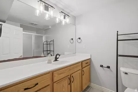 Bath - 38 W Clay Dr, Murray, UT 84107 photo 4 of 4