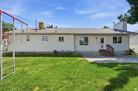 Exterior - 38 W Clay Dr, Murray, UT 84107 photo 5 of 9
