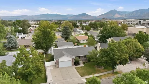 View/Area - 38 W Clay Dr, Murray, UT 84107 photo 2 of 10