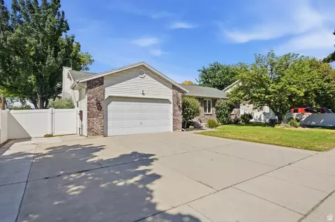 Exterior - 38 W Clay Dr, Murray, UT 84107 photo 2 of 9