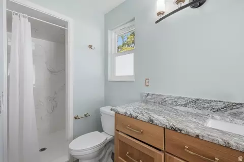 Bath - 38 W Clay Dr, Murray, UT 84107 photo 3 of 4