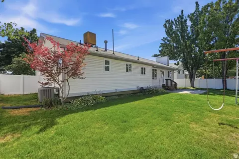 Exterior - 38 W Clay Dr, Murray, UT 84107 photo 7 of 9