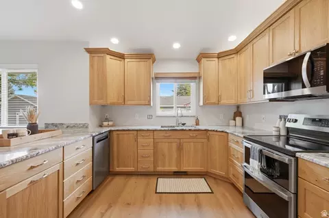 Kitchen - 38 W Clay Dr, Murray, UT 84107 photo 4 of 5
