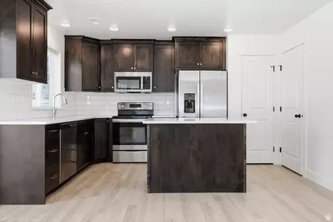 Kitchen - 211 E 520 N, Providence, UT 84332 photo 3 of 4