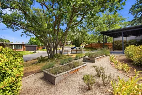 Exterior - 2964 E Morgan Dr, Holladay, UT 84124 photo 7 of 10