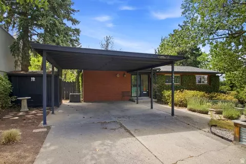 Exterior - 2964 E Morgan Dr, Holladay, UT 84124 photo 6 of 10