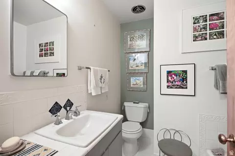 Bath - 2964 E Morgan Dr, Holladay, UT 84124 photo 1 of 2
