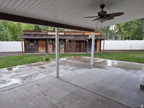 Exterior - 275 E 400 S, Monroe, UT 84754 photo 4 of 11