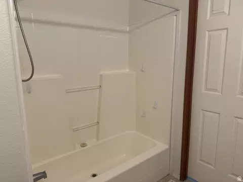 Bath - 275 E 400 S, Monroe, UT 84754 photo 3 of 4