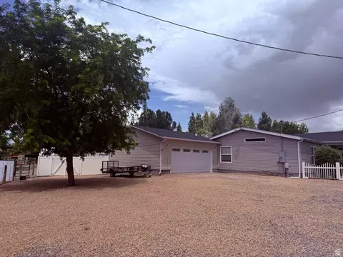 Exterior - 275 E 400 S, Monroe, UT 84754 photo 2 of 11