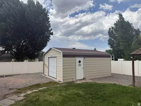 Exterior - 275 E 400 S, Monroe, UT 84754 photo 7 of 11