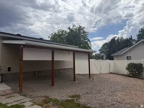 Exterior - 275 E 400 S, Monroe, UT 84754 photo 3 of 11