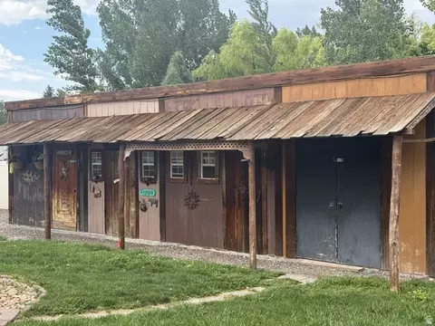 Exterior - 275 E 400 S, Monroe, UT 84754 photo 6 of 11