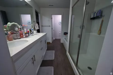 Bath - 4723 E Golden Meadow Xing, Eagle Mountain, UT 84005 photo 2 of 4