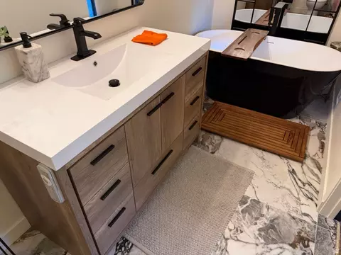 Bath - 4867 S 1690 E, Holladay, UT 84117 photo 3 of 5