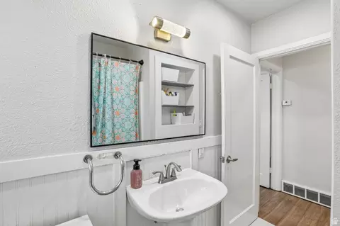 Bath - 355 E 400 N, Orem, UT 84057 photo 2 of 3