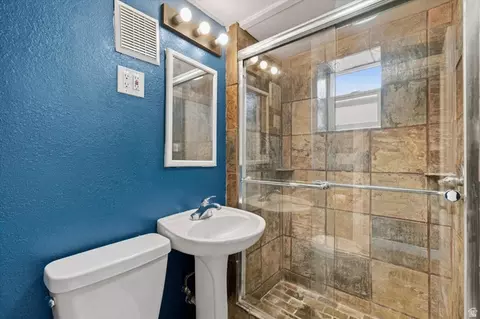 Bath - 701 E 500 S, Bountiful, UT 84010 photo 1 of 3