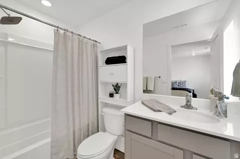 Bath - 3995 N Wildcat Ln, Eagle Mountain, UT 84005 photo 3 of 3
