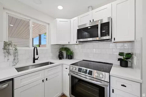 Kitchen - 5417 S 700 E, South Ogden, UT 84405 photo 2 of 4