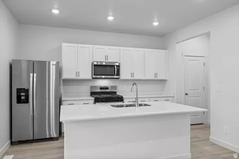Kitchen - 868 Eden St #1685, Eagle Mountain, UT 84005 photo 4 of 5