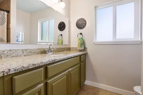 Bath - 271 E 1050 N, Bountiful, UT 84010 photo 1 of 2