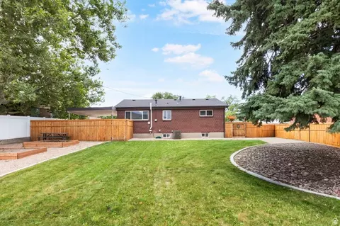 Exterior - 271 E 1050 N, Bountiful, UT 84010 photo 7 of 9