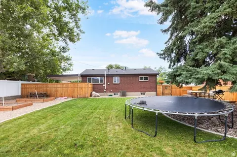 Exterior - 271 E 1050 N, Bountiful, UT 84010 photo 8 of 9