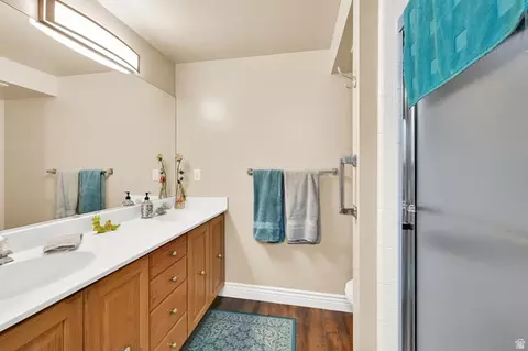 Bath - 2246 E Lincoln Ct, Holladay, UT 84124 photo 5 of 5
