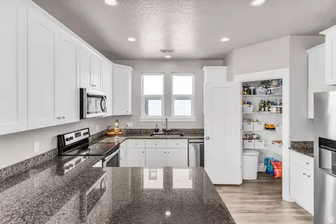Kitchen - 1607 N 1300 E, Payson, UT 84651 photo 3 of 4