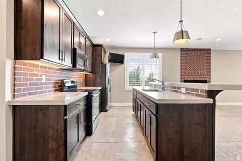 Kitchen - 2628 E Prairie Dr, Eagle Mountain, UT 84005 photo 7 of 7