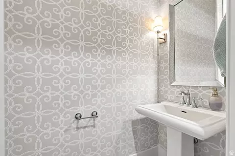Bath - 2628 E Prairie Dr, Eagle Mountain, UT 84005 photo 5 of 9