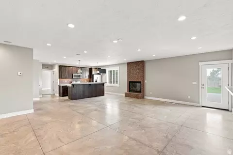 Living - 2628 E Prairie Dr, Eagle Mountain, UT 84005 photo 6 of 8