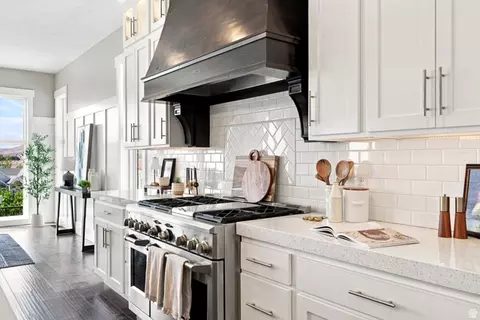 Kitchen - 2628 E Prairie Dr, Eagle Mountain, UT 84005 photo 5 of 7