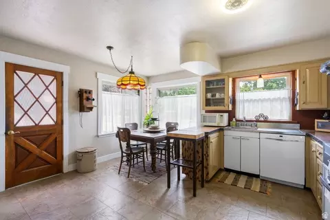 Kitchen - 615 E Maple St, Mapleton, UT 84664 photo 1 of 4