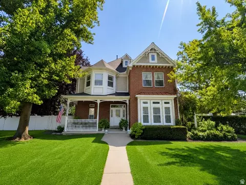 289 W Burton Ln S, Kaysville, UT 84037
