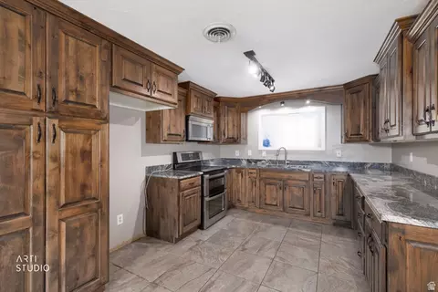 Kitchen - 241 E 13275 S, Draper, UT 84020 photo 1 of 3