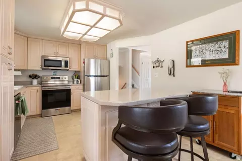 Kitchen - 5386 S Clover Meadow Dr, Murray, UT 84123 photo 4 of 4