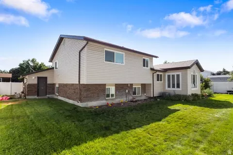 Exterior - 5386 S Clover Meadow Dr, Murray, UT 84123 photo 3 of 7