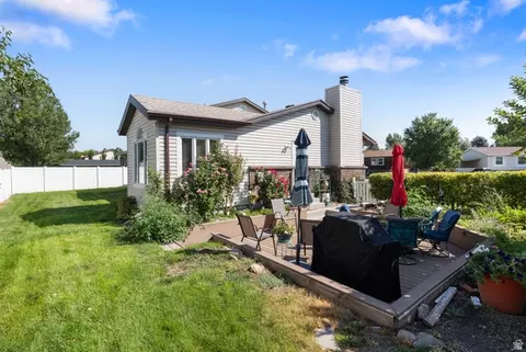 Exterior - 5386 S Clover Meadow Dr, Murray, UT 84123 photo 5 of 7