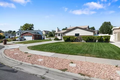 Exterior - 5386 S Clover Meadow Dr, Murray, UT 84123 photo 6 of 7