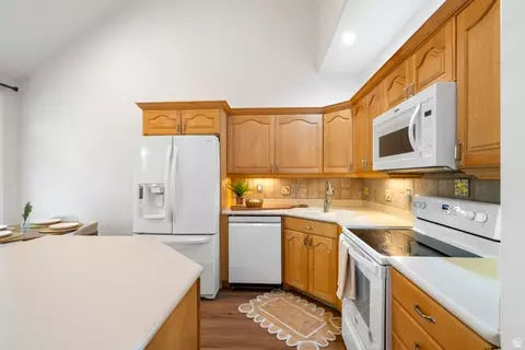 Kitchen - 41 E 2200 S, Bountiful, UT 84010 photo 3 of 3