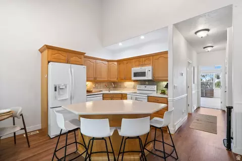 Kitchen - 41 E 2200 S, Bountiful, UT 84010 photo 1 of 3