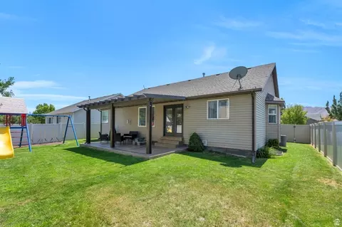 Exterior - 4613 E Bridleway Rd, Eagle Mountain, UT 84005 photo 3 of 4