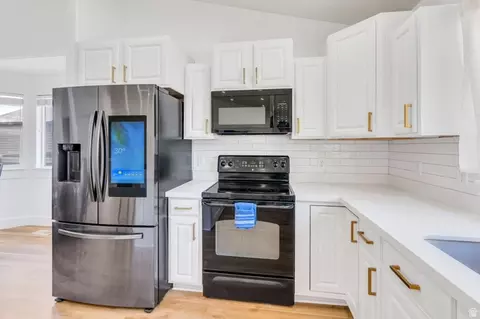 Kitchen - 4613 E Bridleway Rd, Eagle Mountain, UT 84005 photo 3 of 4