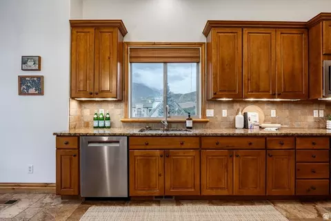 Kitchen - 1263 E Wild Maple Ct, Draper, UT 84020 photo 5 of 9