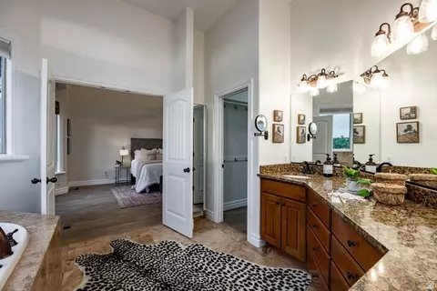 Bath - 1263 E Wild Maple Ct, Draper, UT 84020 photo 4 of 11