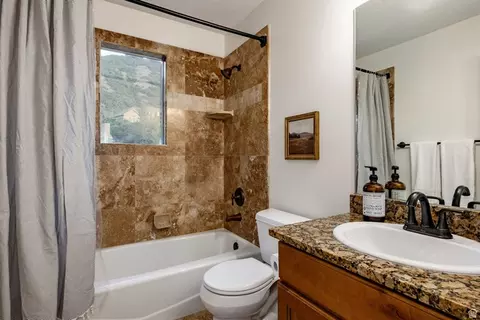 Bath - 1263 E Wild Maple Ct, Draper, UT 84020 photo 5 of 11